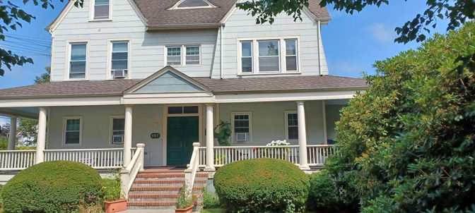 Exterior, Facade, Queen Anne Victorian