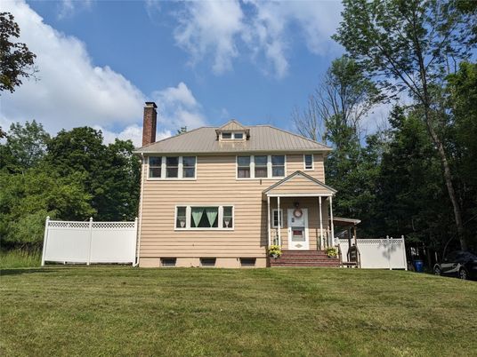 Backyard, Exterior, Facade, American Foursquare