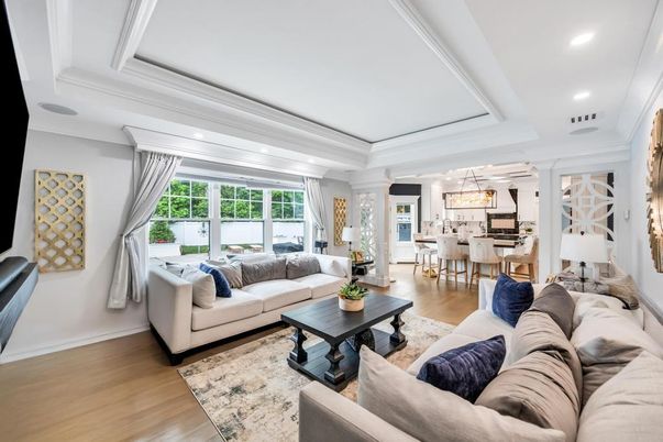 Chandelier, Dining room, Interior, Living room, Pendant Lights, Recessed Lighting, Wood Texture Flooring
