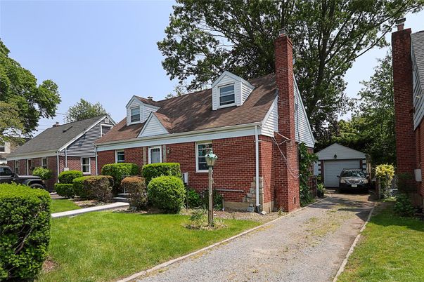 Detached Garage, Exterior, Facade, Brick Facade, Cape Cod