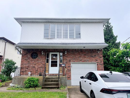 Attached, Exterior, Facade, Brick Facade, American Foursquare