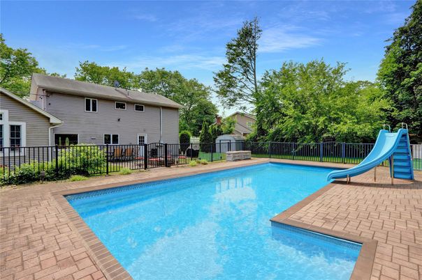 Exterior, Playground, Pool