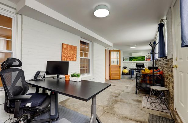 Home Office, Interior