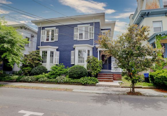 Exterior, Facade, Queen Anne Victorian