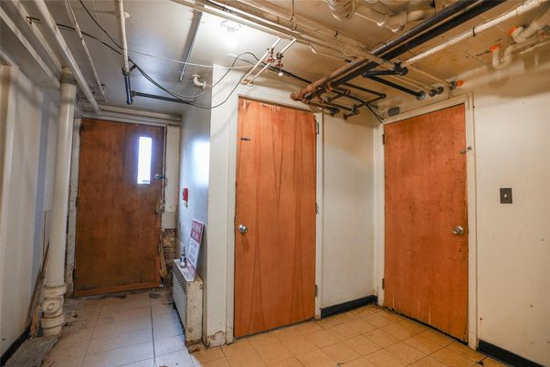 Garage, Interior