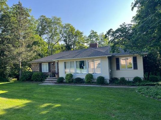 Backyard, Exterior, Facade, Brick Facade, Ranch