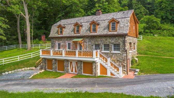 Exterior, Facade, Cape Cod