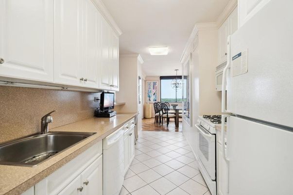 Chandelier, Dining room, Interior, Kitchen