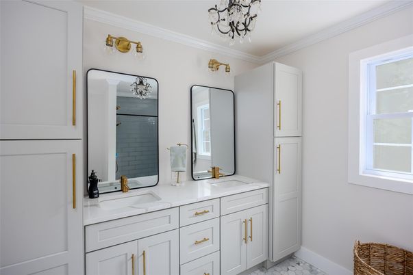 Bathroom, Dual Sink Vanities, Interior