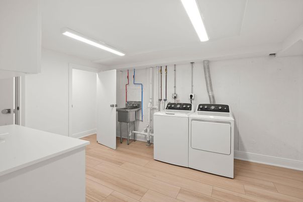 Interior, Washer, Wood Texture Flooring