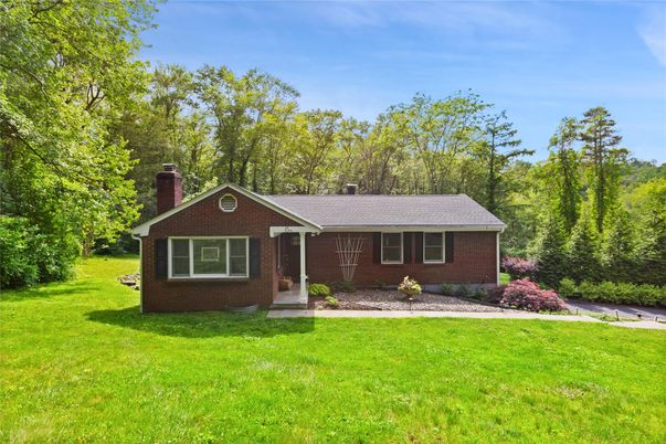Backyard, Exterior, Facade, Brick Facade, Cape Cod