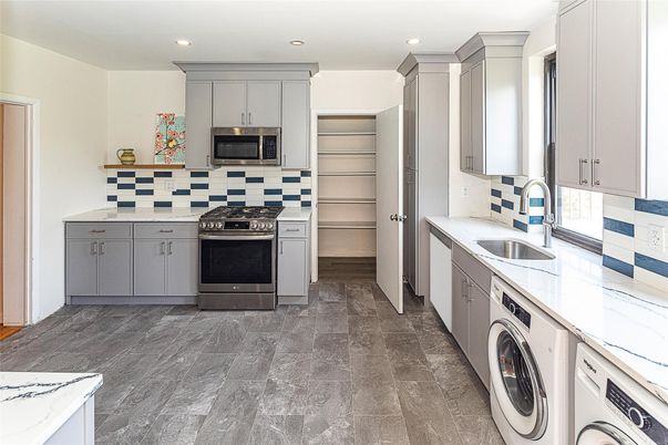 Interior, Kitchen, Recessed Lighting, Washer