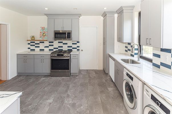 Interior, Kitchen, Recessed Lighting, Washer
