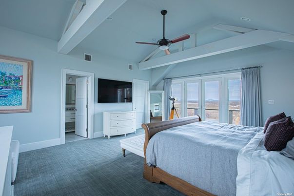 Bedroom, Interior, Water