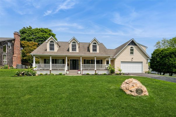 Attached, Exterior, Facade, Cape Cod