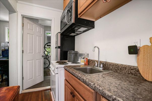 Interior, Kitchen, Washer, Wood Texture Flooring