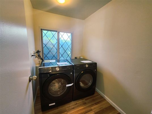 Interior, Washer, Wood Texture Flooring