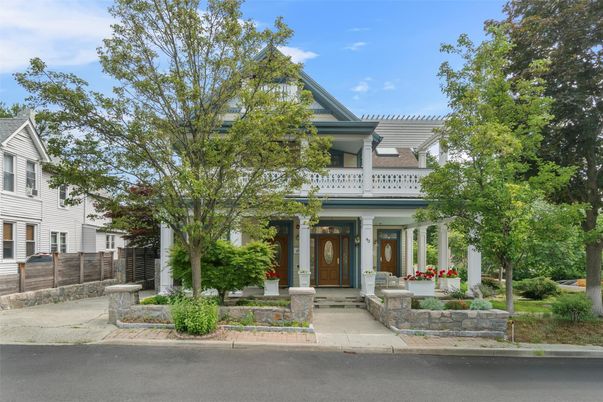 Exterior, Facade, Queen Anne Victorian