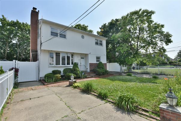 Backyard, Exterior, Facade, Farmhouse