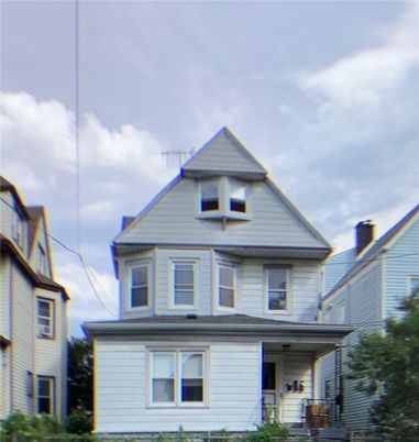 Exterior, Facade, Queen Anne Victorian