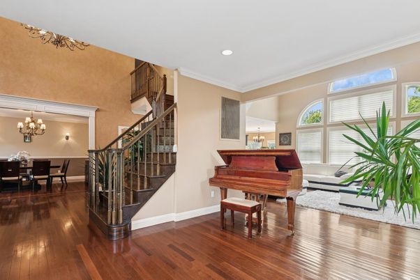 Chandelier, Dining room, Interior, Piano, Recessed Lighting, Wood Texture Flooring