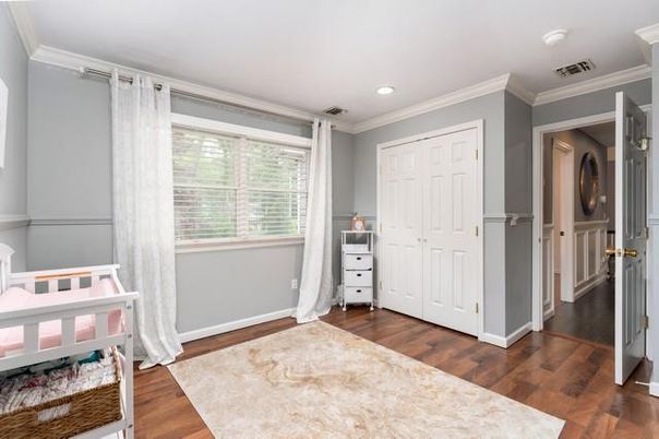Interior, Recessed Lighting, Washer, Wood Texture Flooring