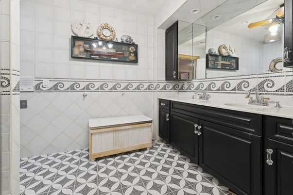 Bathroom, Interior, Recessed Lighting