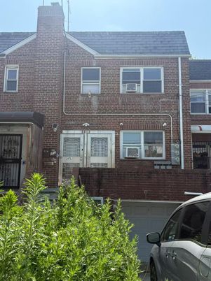 Exterior, Facade, Brick Facade, Rowhouse
