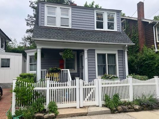 Exterior, Facade, American Foursquare