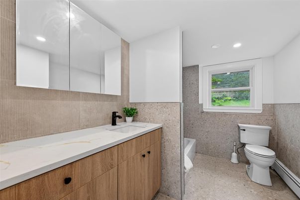 Bathroom, Interior, Recessed Lighting