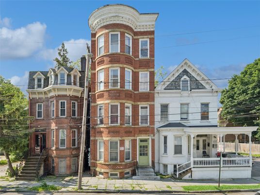 Exterior, Facade, Brick Facade, Rowhouse