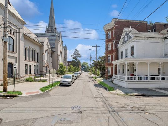 Exterior, Facade, Queen Anne Victorian