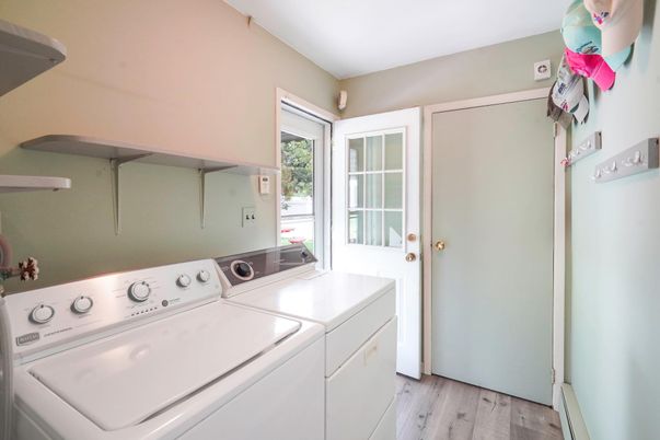 Interior, Utility Closets, Washer, Wood Texture Flooring