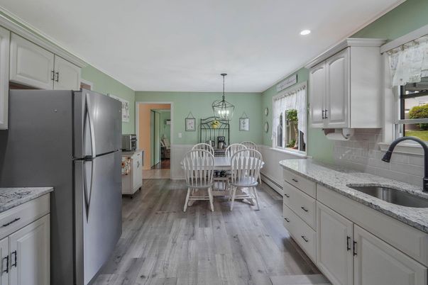Chandelier, Dining room, Interior, Kitchen, Pendant Lights, Recessed Lighting, Wood Texture Flooring