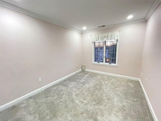 Empty room, Interior, Recessed Lighting
