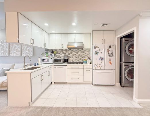 Interior, Kitchen, Recessed Lighting, Washer