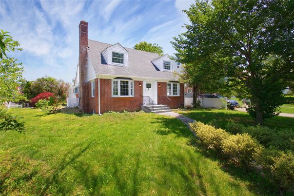 Backyard, Exterior, Facade, Brick Facade, Cape Cod