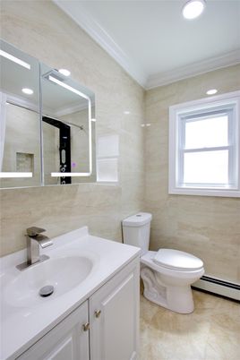 Bathroom, Interior, Recessed Lighting