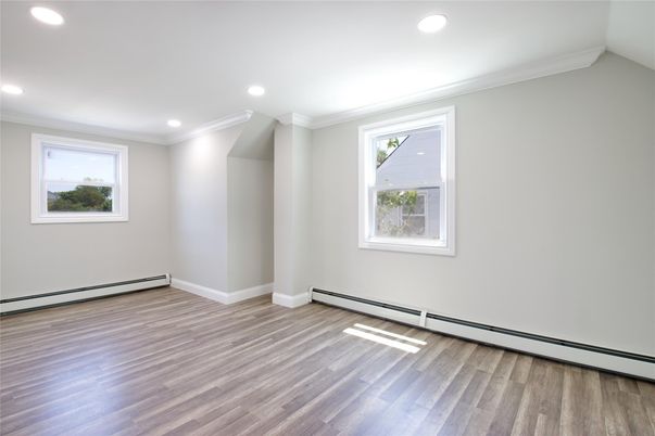 Empty room, Interior, Recessed Lighting, Wood Texture Flooring