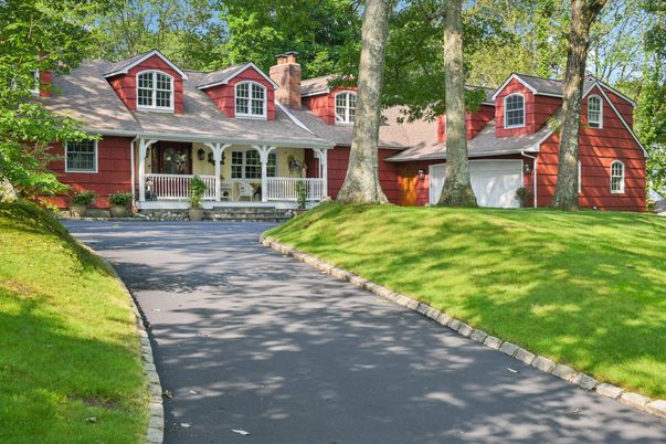 Attached, Exterior, Facade, Cape Cod