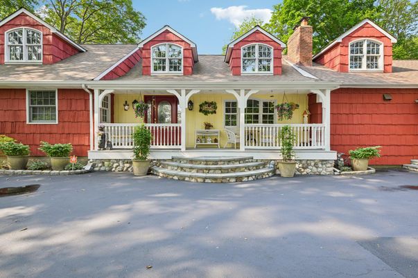 Exterior, Facade, Cape Cod