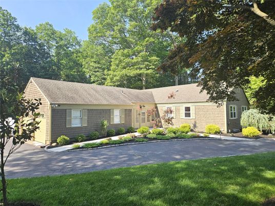Exterior, Facade, Cape Cod