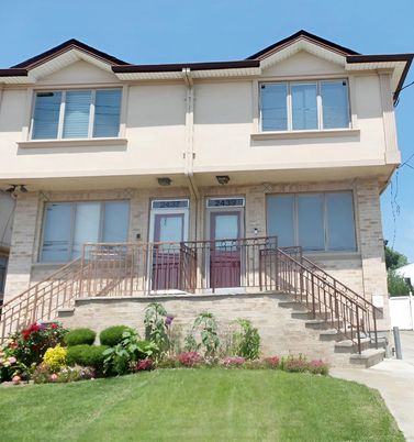 Exterior, Facade, Rowhouse