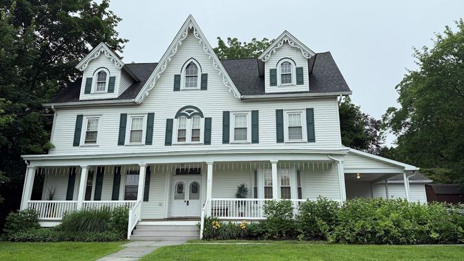 Exterior, Facade, Queen Anne Victorian