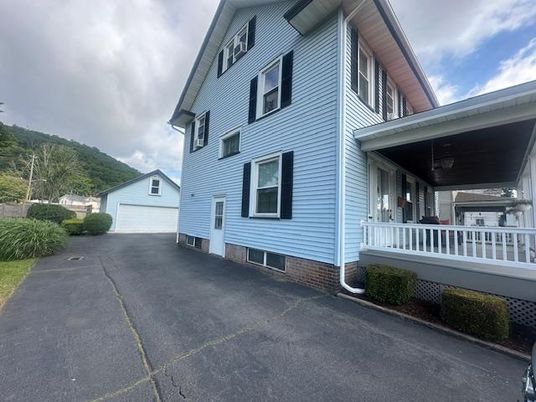 Detached Garage, Exterior