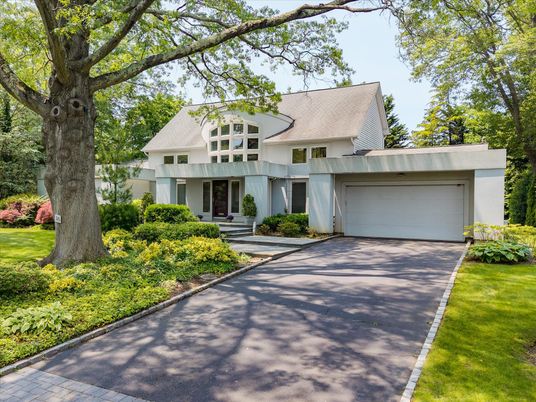 Attached, Exterior, Facade, Farmhouse