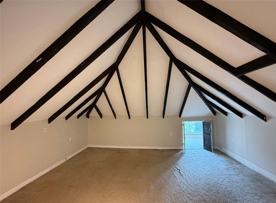 Empty room, Interior, Wooden Beams