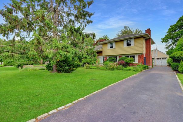 Backyard, Exterior, Facade, Brick Facade, Split Level