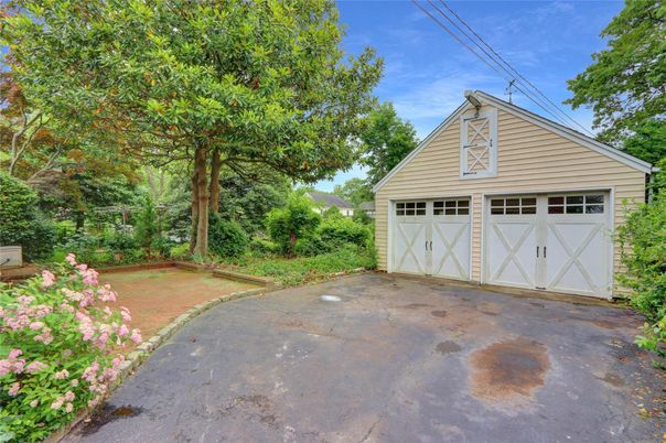 Detached Garage, Exterior