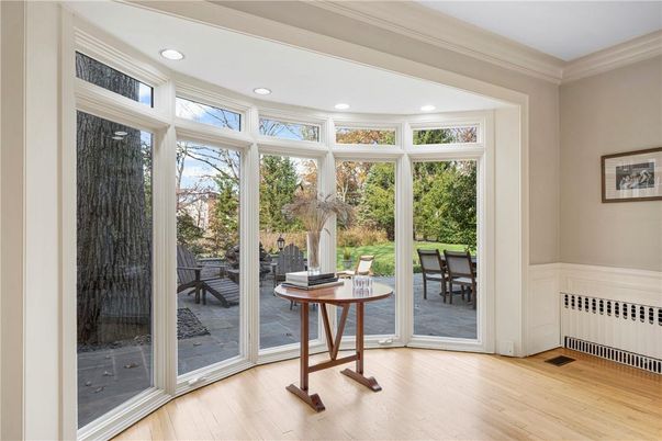 Interior, Recessed Lighting, Sun Room, Wood Texture Flooring